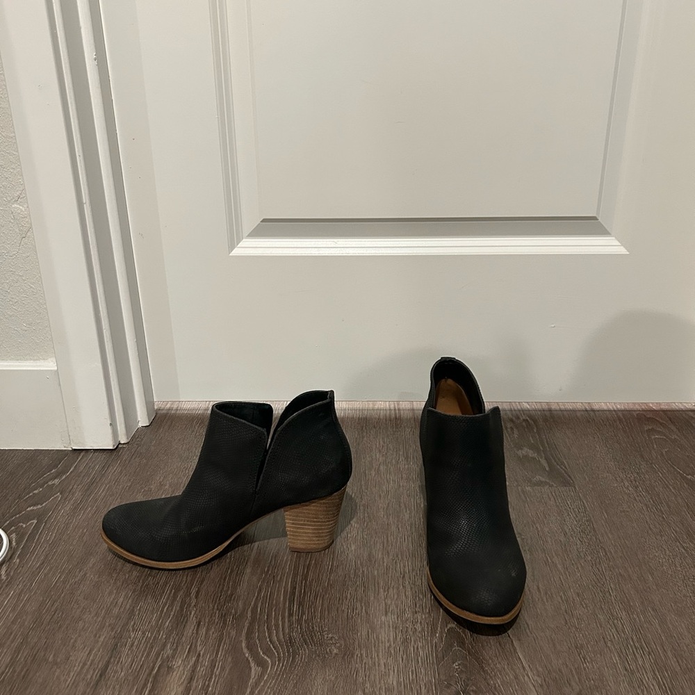 Elegant Black Ankle Boots